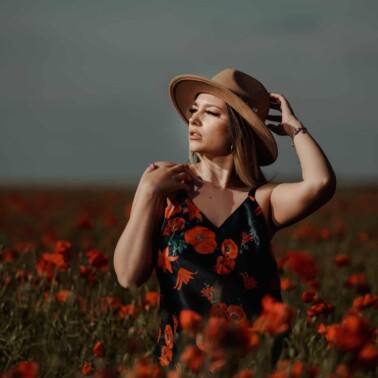 fotografii profesionale in lanul de maci